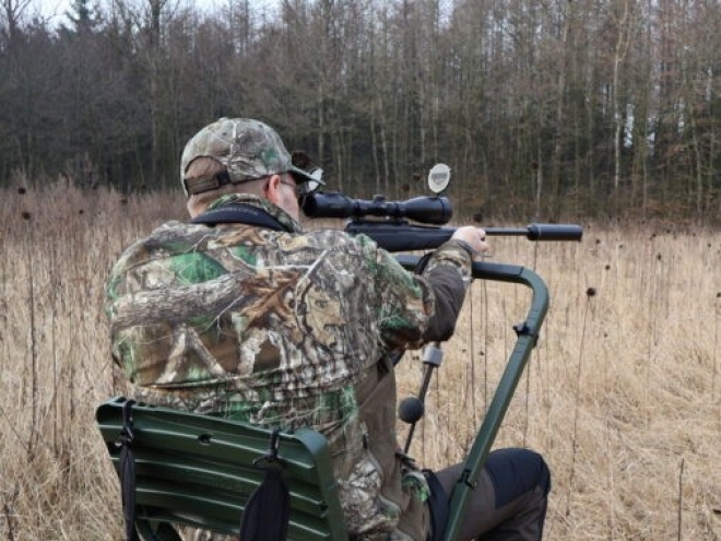 The hunting chair in use